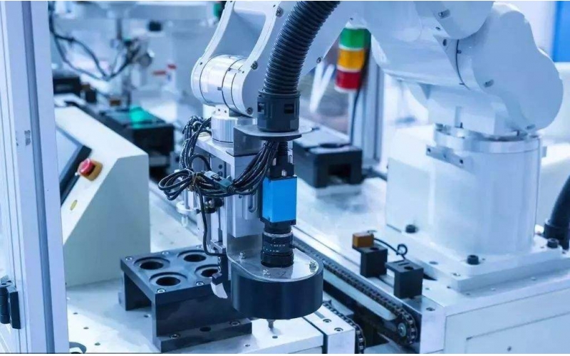 疫情推動工業(yè)企業(yè)智能制造進程，工業(yè)機器人 自動化生產(chǎn)、線上辦公成應對利器